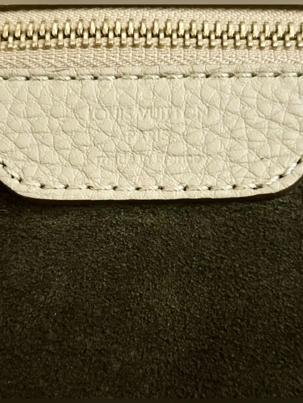 Louis Vuitton “Mahina” Shoulder Bag - Large. Pristine Condition! - Picture 11 of 15